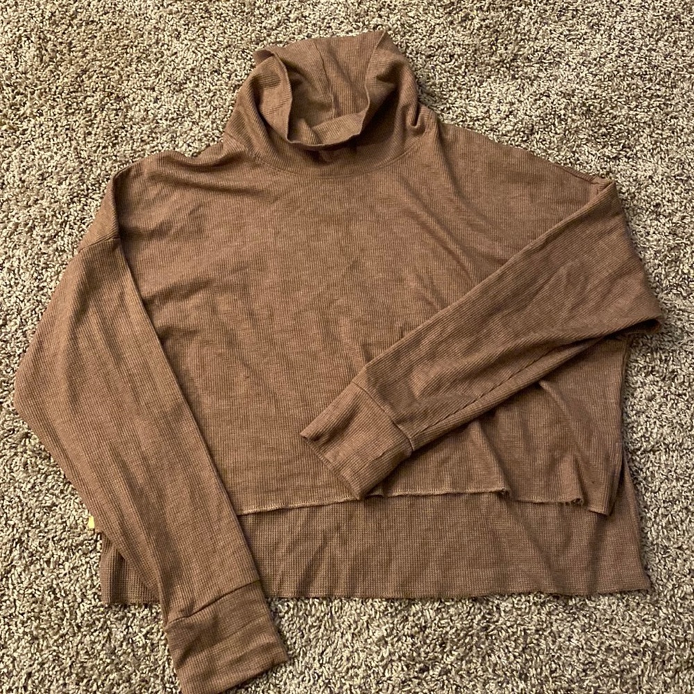 American Eagle Turtle Neck Waffle Knit Sweater. Size Medium.